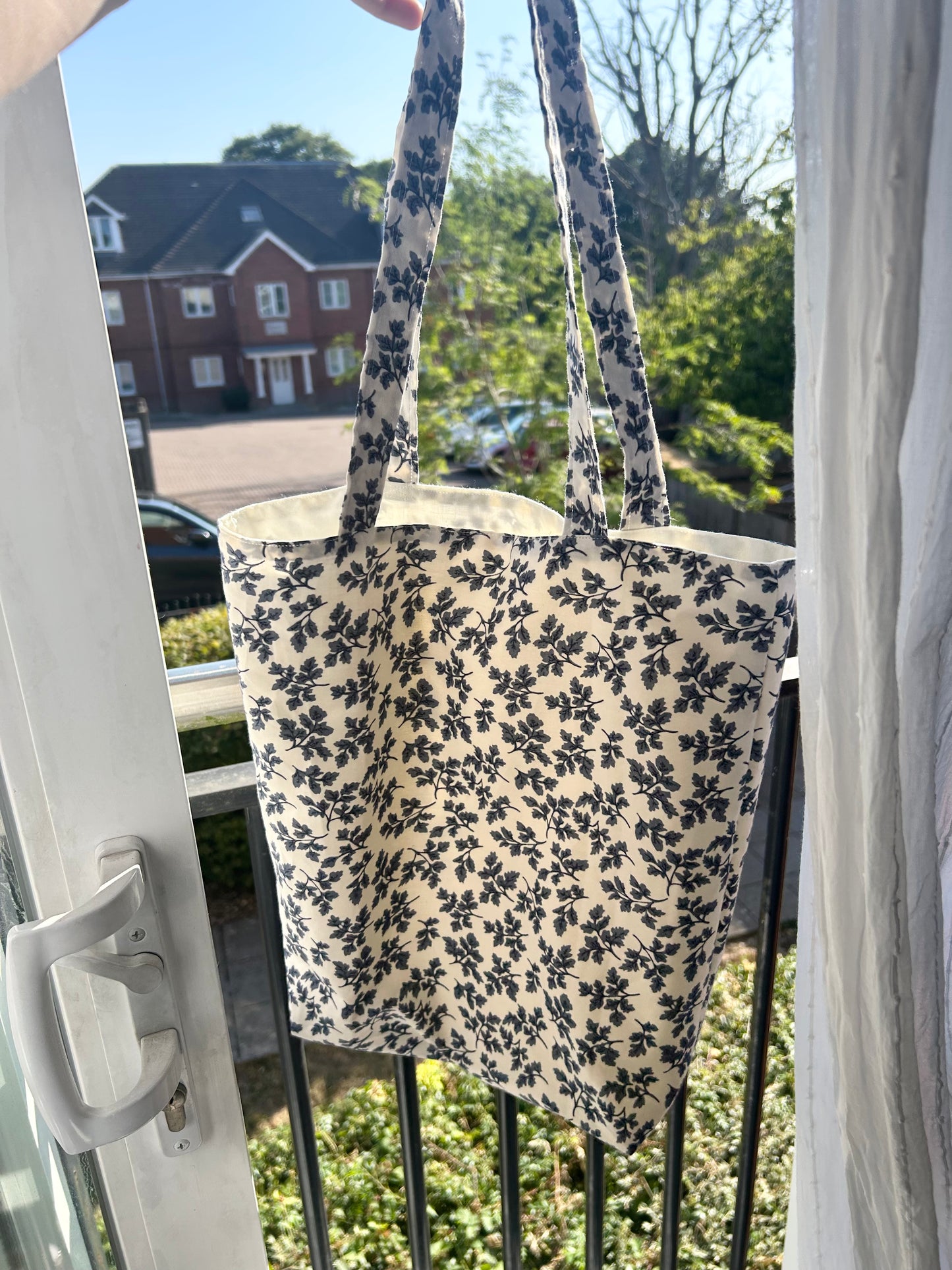 Classic Floral Tote Bag In Blue
